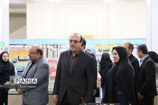 افتتاحیه نمایشگاه دست سازه‌های دانش‌آموزان  با مشارکت اولیا در بوشهر