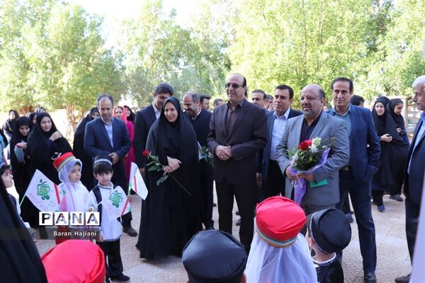 افتتاحیه نمایشگاه دست سازه‌های دانش‌آموزان  با مشارکت اولیا در بوشهر