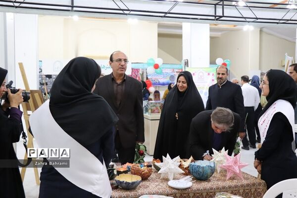 افتتاحیه نمایشگاه دست سازه‌های دانش‌آموزان  با مشارکت اولیا در بوشهر