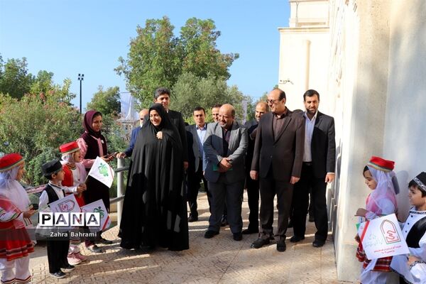 افتتاحیه نمایشگاه دست سازه‌های دانش‌آموزان  با مشارکت اولیا در بوشهر