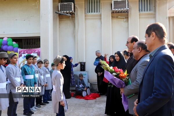 افتتاحیه نمایشگاه دست سازه‌های دانش‌آموزان  با مشارکت اولیا در بوشهر