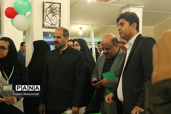 افتتاحیه نمایشگاه دست سازه‌های دانش‌آموزان  با مشارکت اولیا در بوشهر