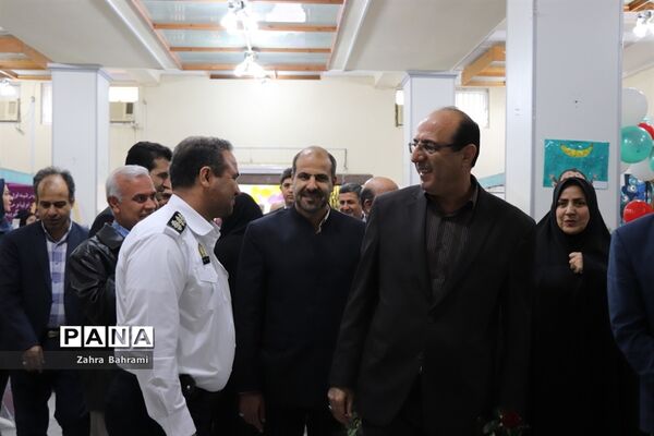 افتتاحیه نمایشگاه دست سازه‌های دانش‌آموزان  با مشارکت اولیا در بوشهر