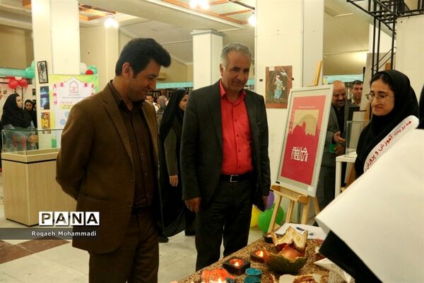 افتتاحیه نمایشگاه دست سازه‌های دانش‌آموزان  با مشارکت اولیا در بوشهر