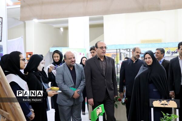 افتتاحیه نمایشگاه دست سازه‌های دانش‌آموزان  با مشارکت اولیا در بوشهر
