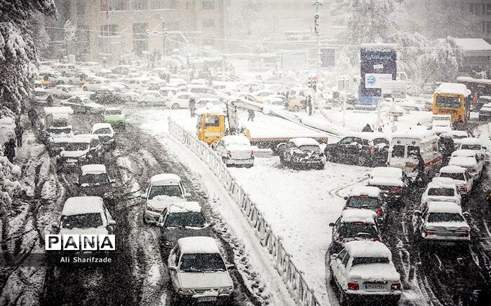بارش برف و باران در سواحل خزر؛ افزایش غلظت آلاینده‌ها در راه شهرهای صنعتی