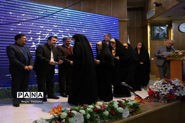 آیین اختتامیه سومین دوره مسابقات کشوری همخوانی قرآن کریم و مدیحه سرایی دانش‌آموزان دختر