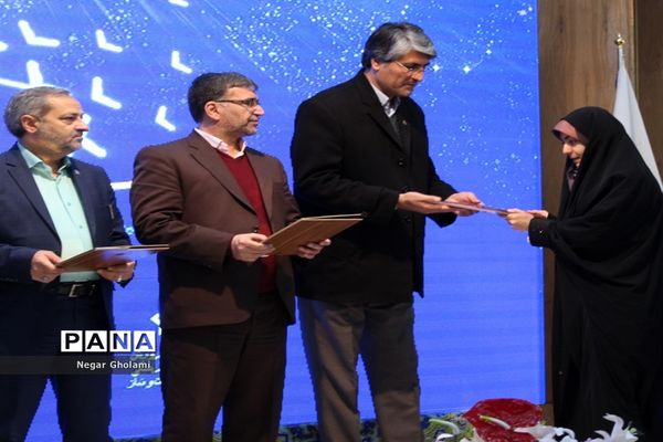 آیین اختتامیه سومین دوره مسابقات کشوری همخوانی قرآن کریم و مدیحه سرایی دانش‌آموزان دختر