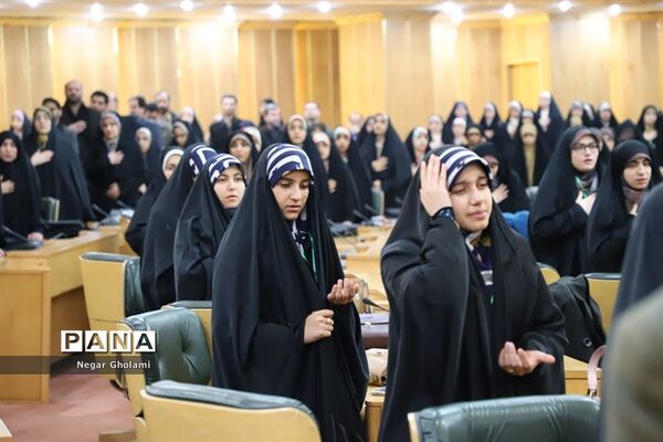 آیین اختتامیه سومین دوره مسابقات کشوری همخوانی قرآن کریم و مدیحه سرایی دانش‌آموزان دختر