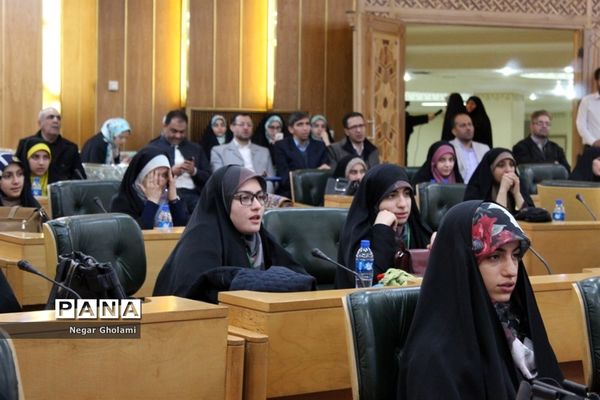 آیین اختتامیه سومین دوره مسابقات کشوری همخوانی قرآن کریم و مدیحه سرایی دانش‌آموزان دختر