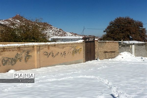 بارش برف  در روستای شرب العین