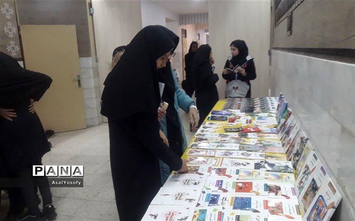 برگزاری  نمایشگاه کتاب در آموزشگاه فرزانگان کاشمر