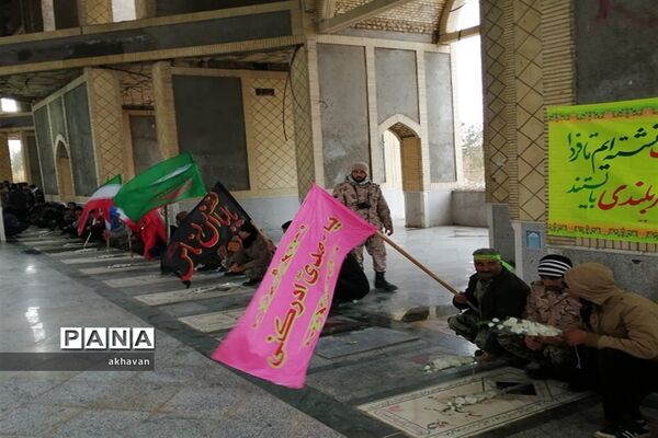 غبارروبی قبور مطهر شهدای شهرستان بهاباد