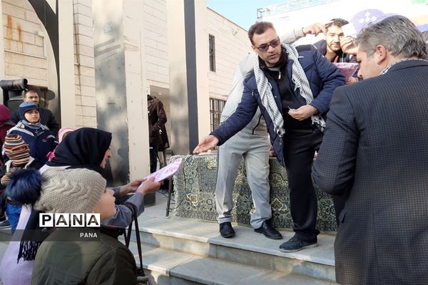 پیاده‌روی فرهنگیان بسیجی به‌مناسبت گرامیداشت هفته بسیج در ارومیه