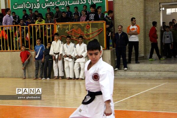برگزاری المپیاد ورزشی درون مدرسه‌ای در دبیرستان شهید مرشد
