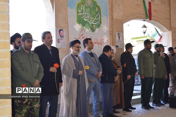 عطر افشانی مزار شهدا فیروزکوه در هفته بسیج