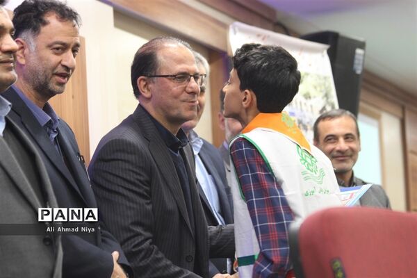آیین تجلیل از پیشتازان برتر استان قم