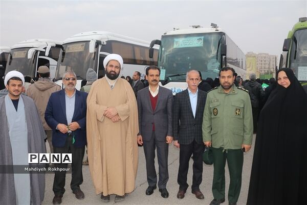 اعزام دانش آموزان دختر یزدی  به اردوی راهیان نور