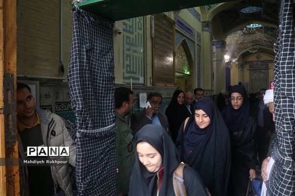 اعزام دانش آموزان دختر یزدی  به اردوی راهیان نور