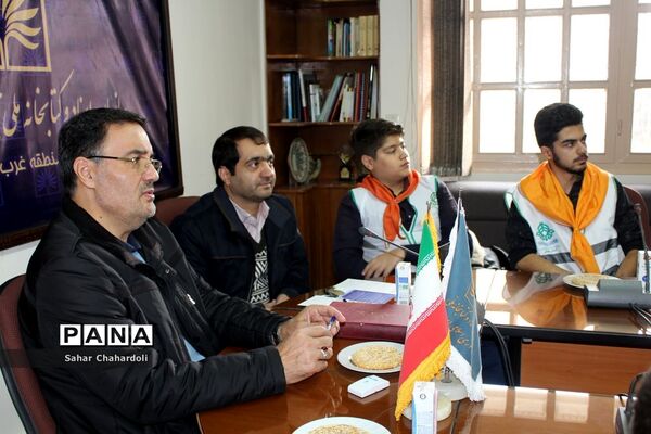 بازدید دانش‌آموزان پیشتاز هنرستان شهید شبیری از کتابخانه ملی غرب کشور