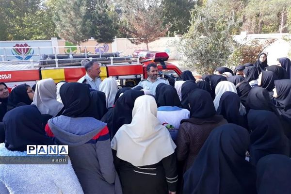 مانور زلزله در دبیرستان فاطمیه زارچ