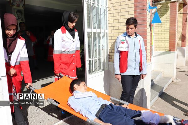 برگزاری مانور زلزله در آباده