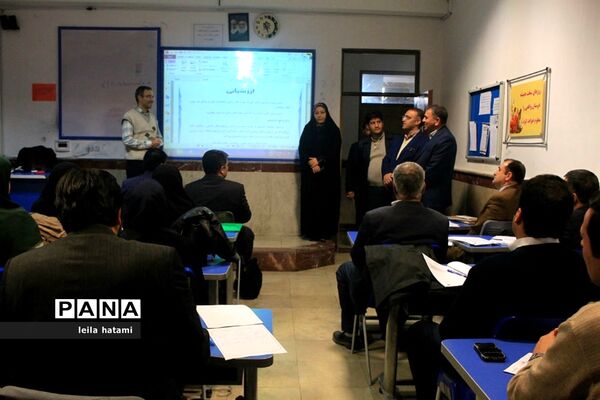 برگزاری دوره ضمن خدمت مدرسان درس تفکر و سبک زندگی استان آذربایجان شرقی درتبریز