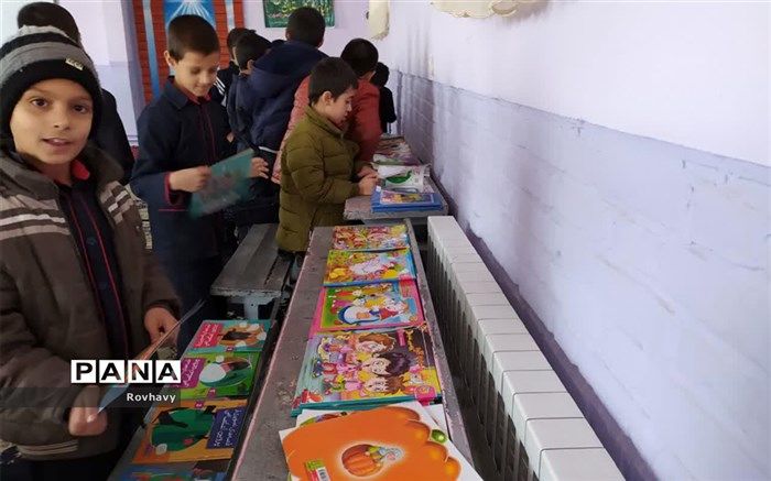 نمایشگاه کتاب در دبستان فضیلت کاشمر افتتاح شد