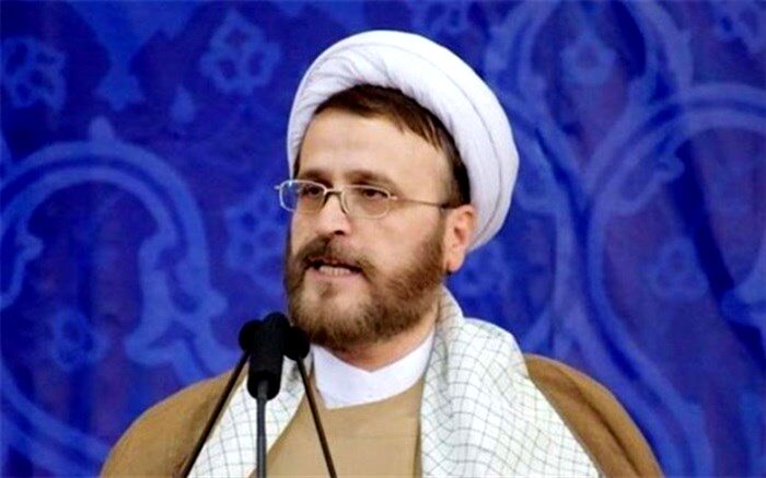 خطیب جمعه میبد: غافل‌گیر کردن مردم در افزایش ناگهانی بنزین کار درستی نبود