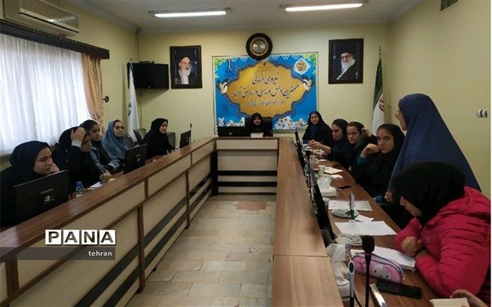 نشست مشترک رؤسای شورای دانش آموزی مدارس با مدیر منطقه7