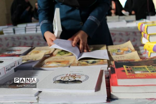 بازدید دانش ‌آموزان از نمایشگاه کتاب در گله‌دار