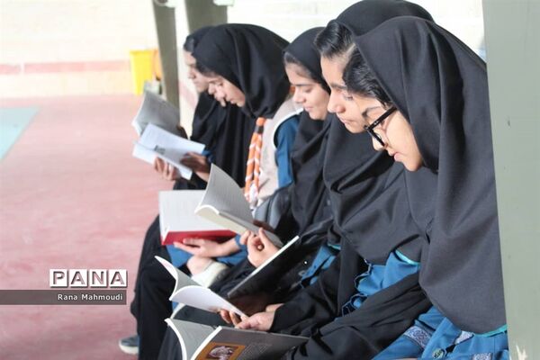 بازدید دانش ‌آموزان از نمایشگاه کتاب در گله‌دار