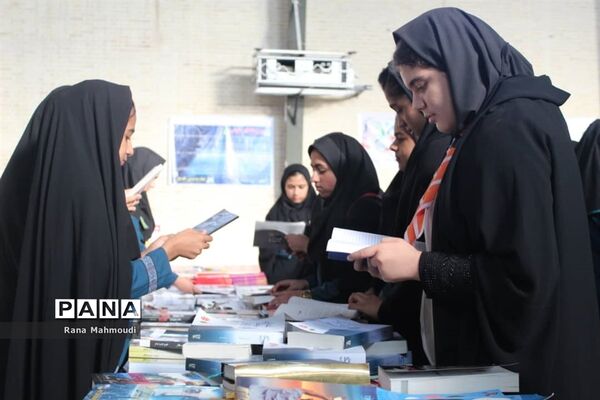 بازدید دانش ‌آموزان از نمایشگاه کتاب در گله‌دار