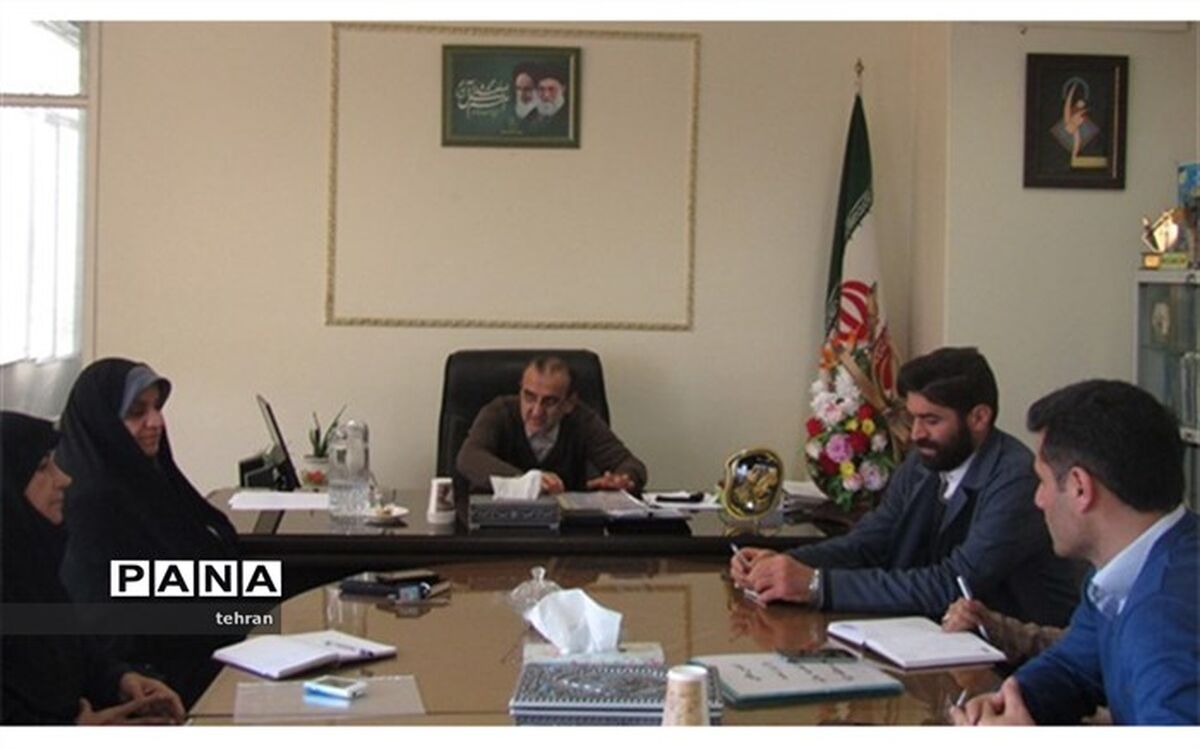 حسینی:  هرگونه قرارداد مالی و اجرایی از طریق نظارت ســازمان دانش آموزی انجام شود