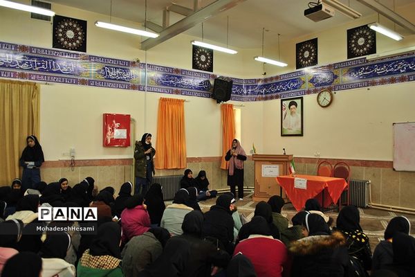 نشست تخصصی نماز در دبیرستان نمونه کاشی نیلوفر