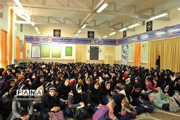 نشست تخصصی نماز در دبیرستان نمونه کاشی نیلوفر
