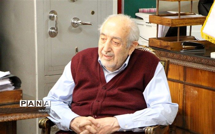 تقدیر از «محمدحسن شمس فرد» خیر مدرسه ساز منطقه۱۶