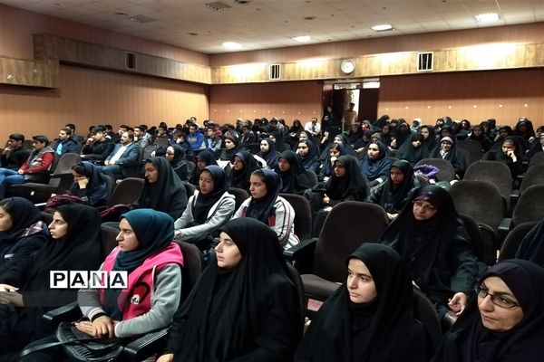 آیین تقدیر از دانش آموزان ممتاز مسابقات قرآن و عترت ناحیه 4 شیراز