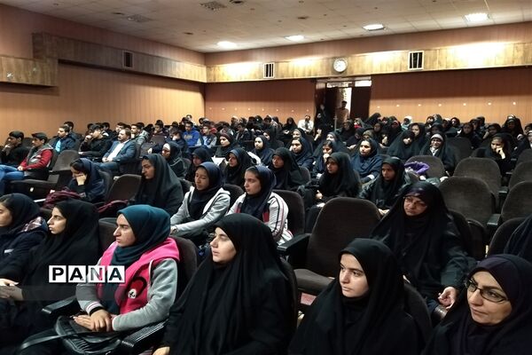 آیین تقدیر از دانش آموزان ممتاز مسابقات قرآن و عترت ناحیه 4 شیراز
