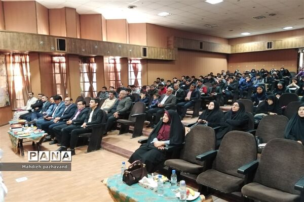 آیین تقدیر از دانش آموزان ممتاز مسابقات قرآن و عترت ناحیه 4 شیراز