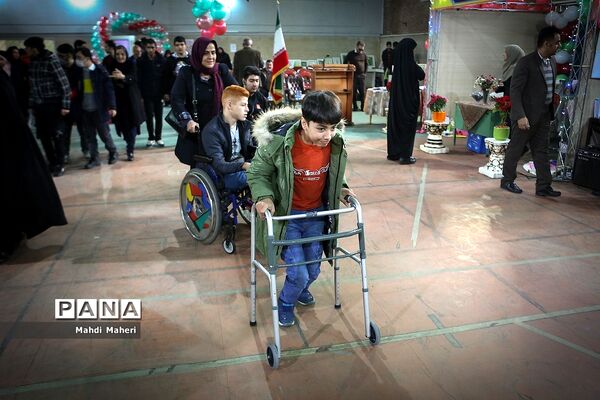 نمایشگاه دست‌سازه‌های دانش‌آموزان با نیازهای ویژه