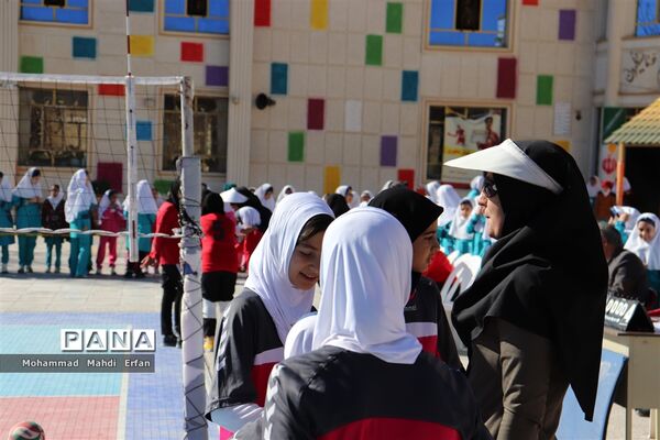 افتتاحیه مسابقات لیگ والیبال دختران دانش‌آموز در آباده
