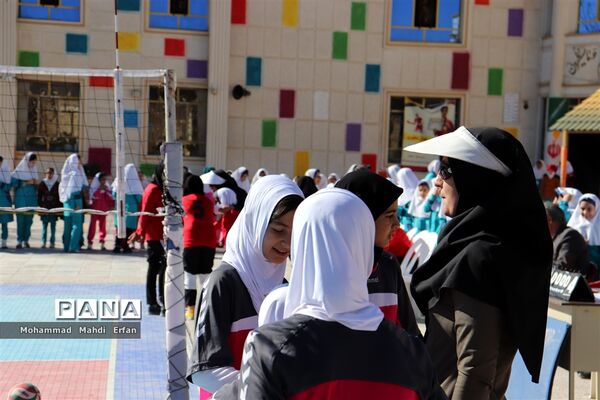 افتتاحیه مسابقات لیگ والیبال دختران دانش‌آموز در آباده