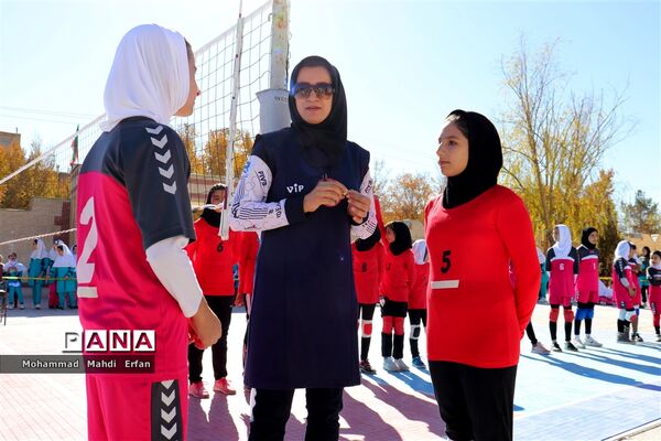 افتتاحیه مسابقات لیگ والیبال دختران دانش‌آموز در آباده