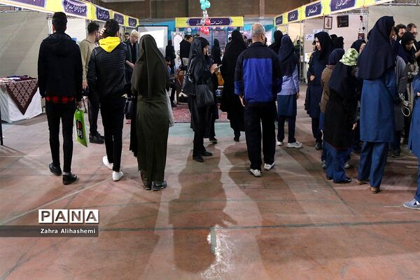 افتتاح نمایشگاه دست‌سازه‌های دانش‌آموزان با نیازهای ویژه شهر تهران