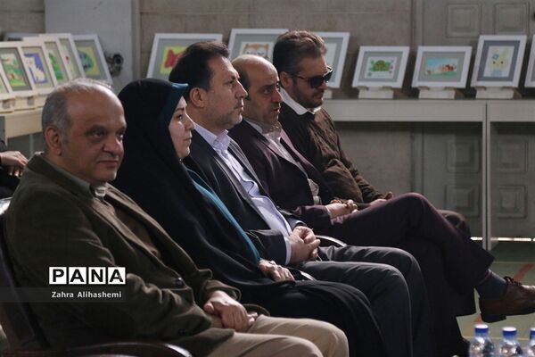 افتتاح نمایشگاه دست‌سازه‌های دانش‌آموزان با نیازهای ویژه شهر تهران
