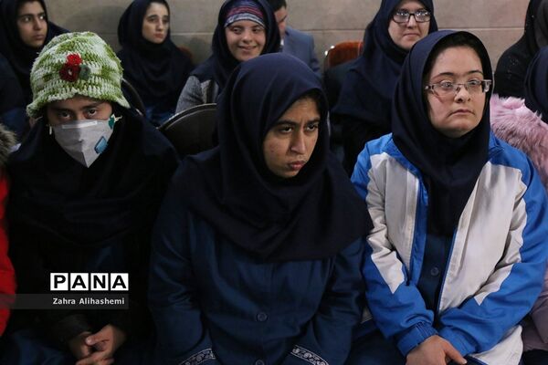 افتتاح نمایشگاه دست‌سازه‌های دانش‌آموزان با نیازهای ویژه شهر تهران