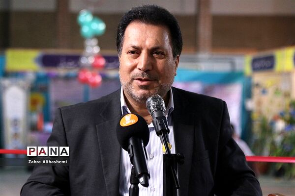 افتتاح نمایشگاه دست‌سازه‌های دانش‌آموزان با نیازهای ویژه شهر تهران