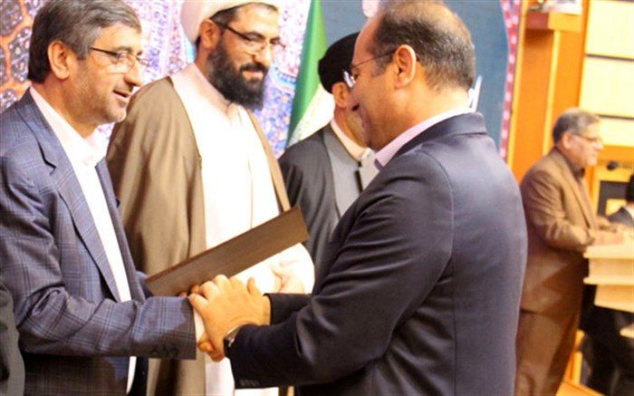 تقدیر از مدیرکل آموزش‌ و پرورش استان همدان به عنوان متولی برتر در حوزه نماز