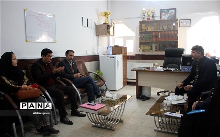 جلسه تولید کنندگان لباس فرم دانش آموزان شهرستان بجنورد